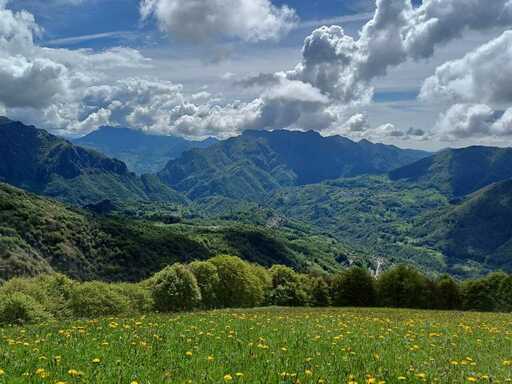 Val Taleggio in primavera: natura, formaggi leggendari e silenzi da ascoltare